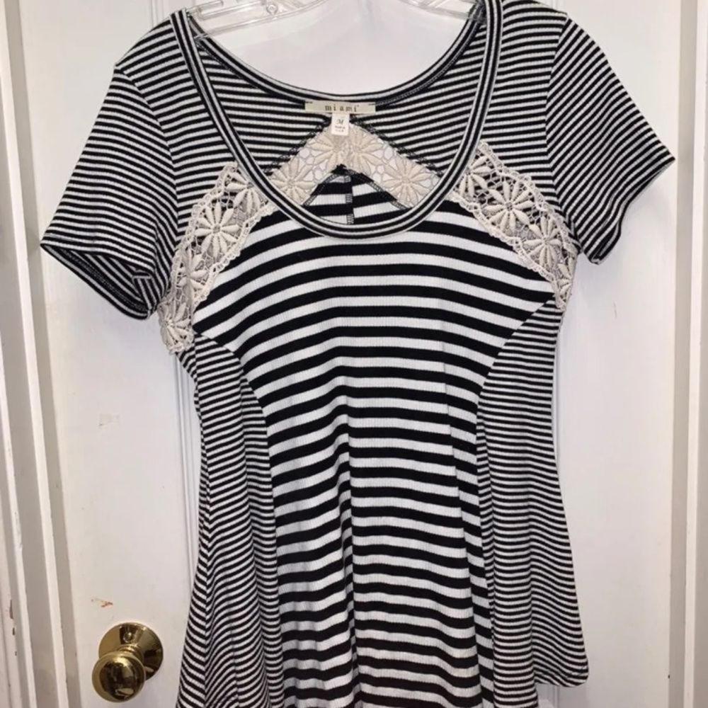 Black and white stripe top